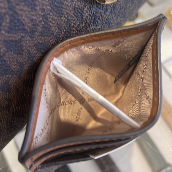 MICHAEL KORS
Reed Large Pebbled Leather Card Holder Case Wallet 
BROWN MK
NWT - Picture 6 of 16